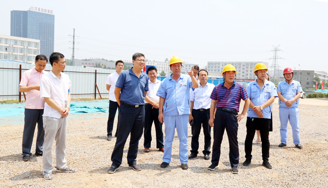 市工信局總工程師李陽率隊前來萬基對2×60萬千瓦供熱機(jī)組重點項目建設(shè)進(jìn)行責(zé)任落實督查