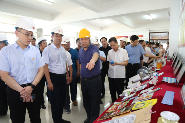 舞鋼市市委副書記、市長朱志騫率隊到洛陽萬基鋁加工有限公司觀摩