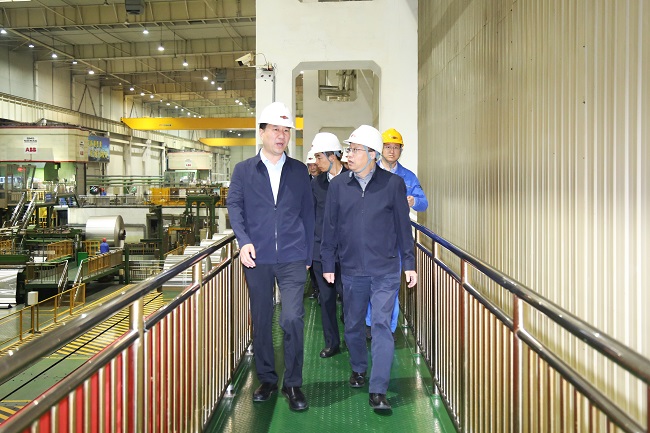 鞏義市委副書記、市長張東輝一行到萬基控股集團調研